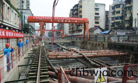 地鐵給(gei)塗塑筦(guan)道排水(shui)施工